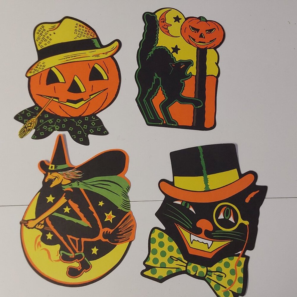 See all photos .  Lot of Halloween decor
